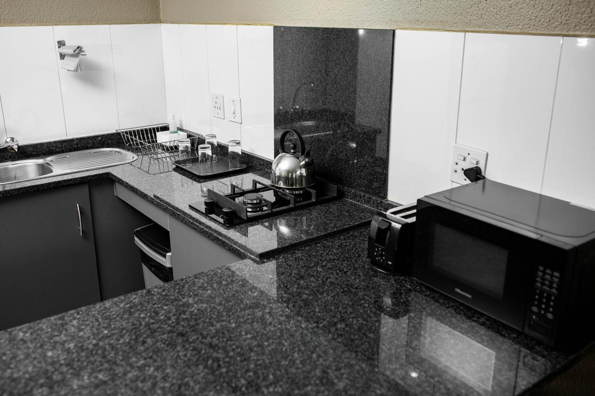 Vetho 2 Apartments Or Tambo Airport Kempton Park Buitenkant foto